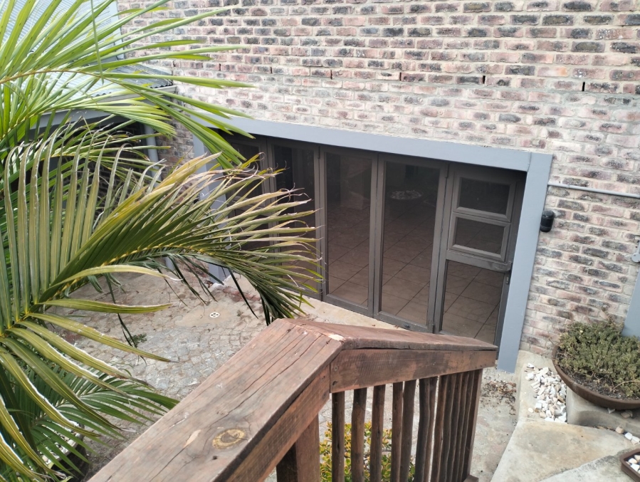 To Let 5 Bedroom Property for Rent in Island View Western Cape